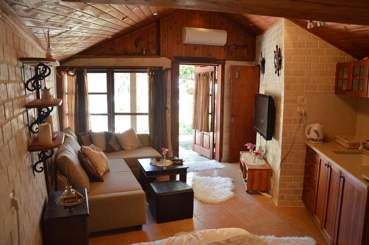 Czarina Cabin הבקתה הקיסרית והדירה הקיסרית Czarina Apartment Caesarea Eksteriør billede